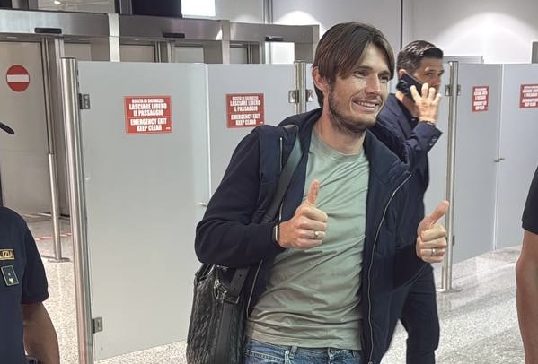De Roon joins Roma as surprise midfield reinforcement