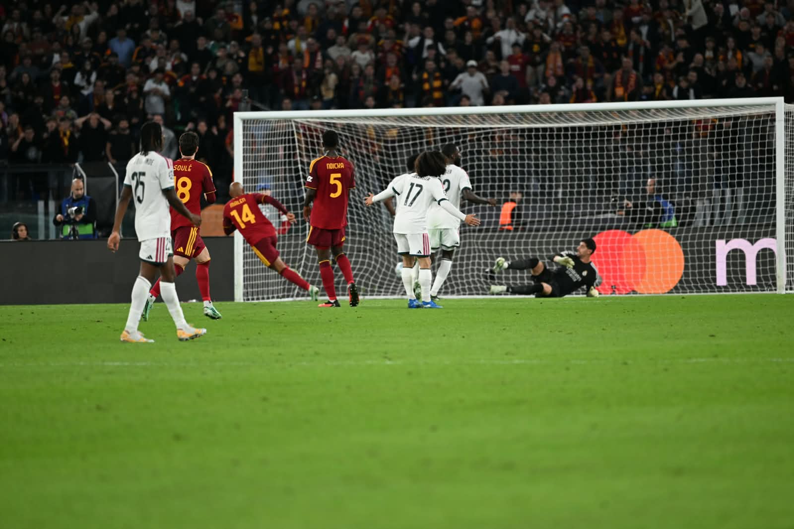 Malen reflects on Roma's Champions League loss to Real Madrid