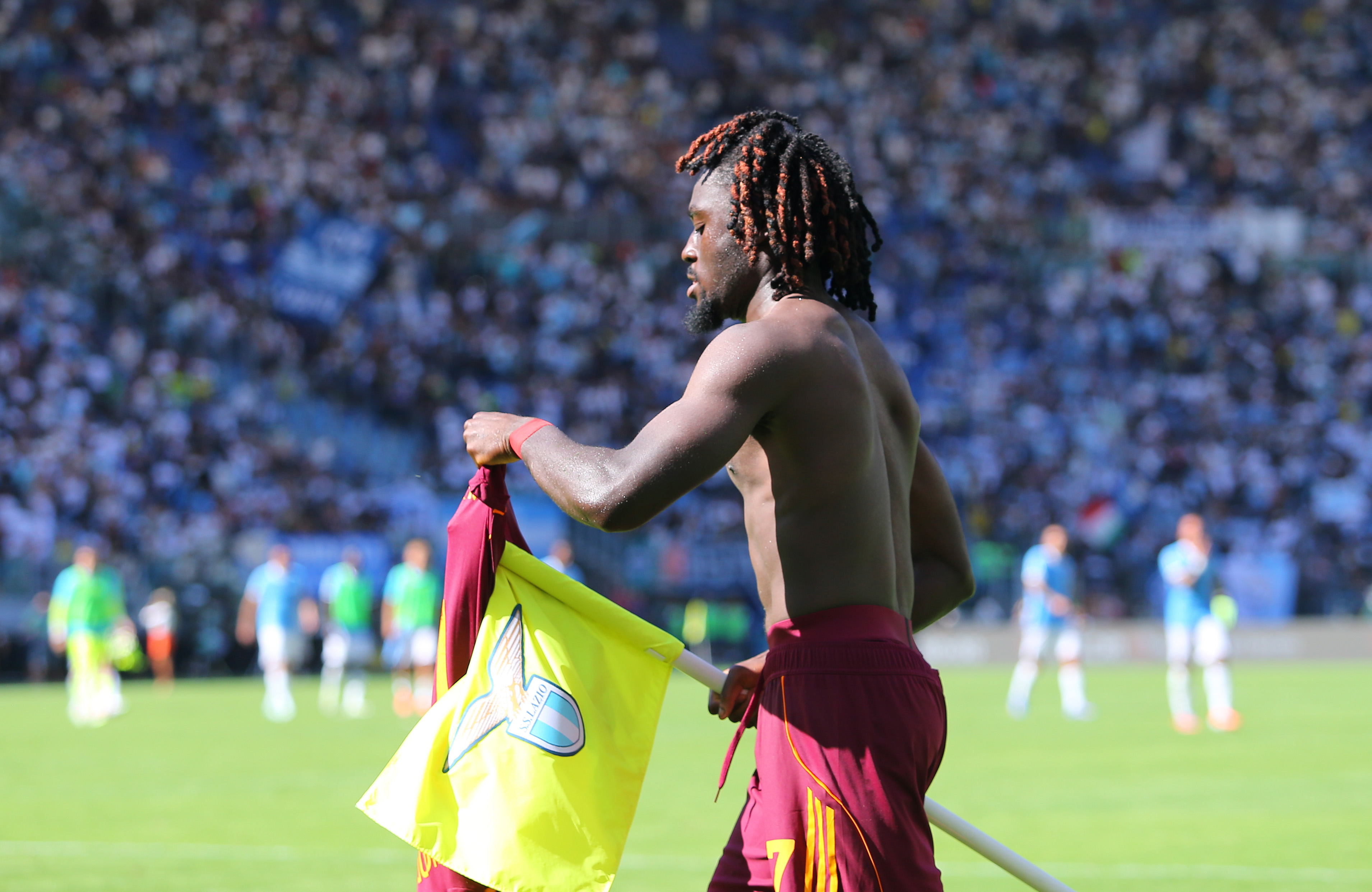 Manchester United and Chelsea Target Roma Midfielder Koné