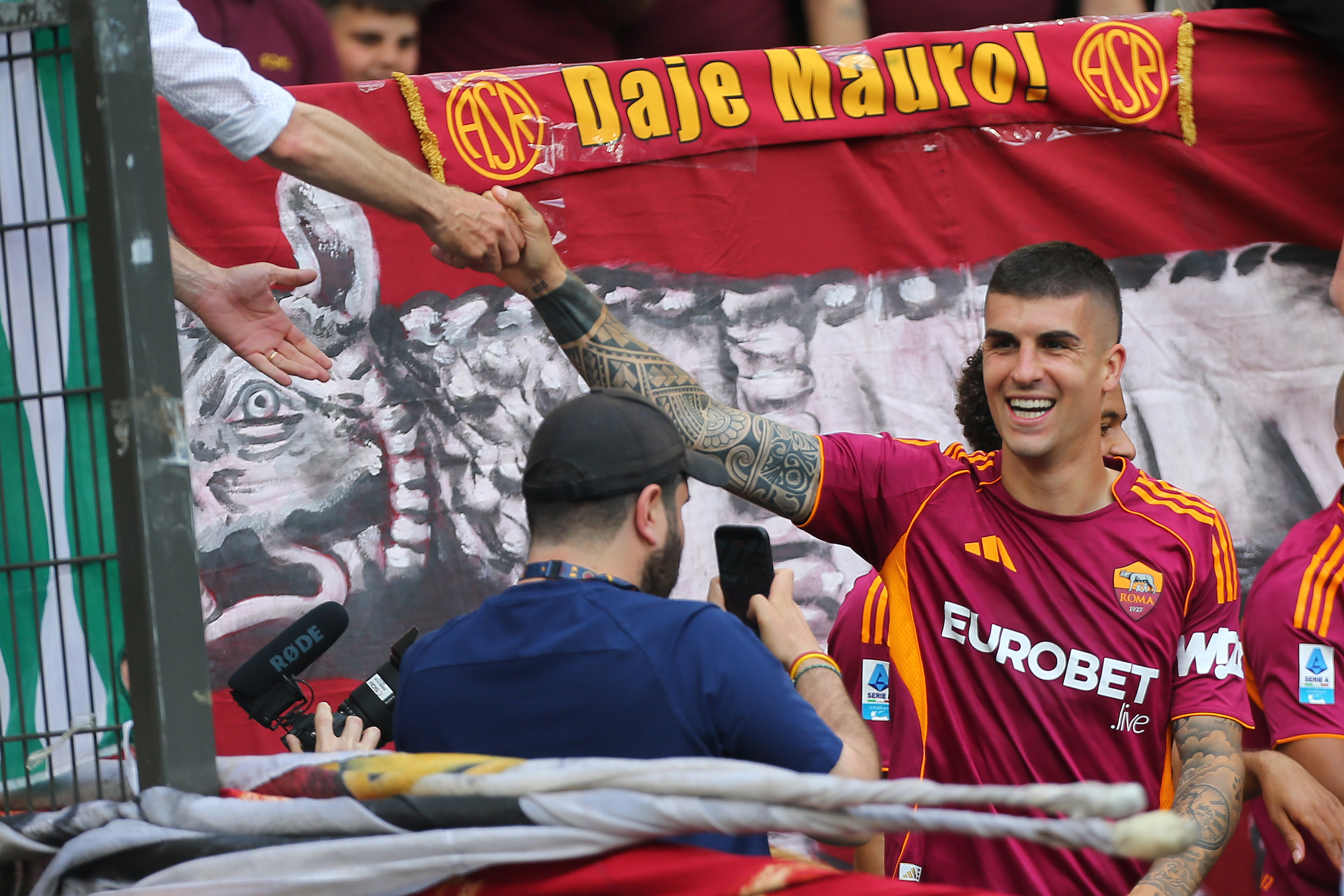 Roma and Milan Lead Chase for Final Two Champions League Spots