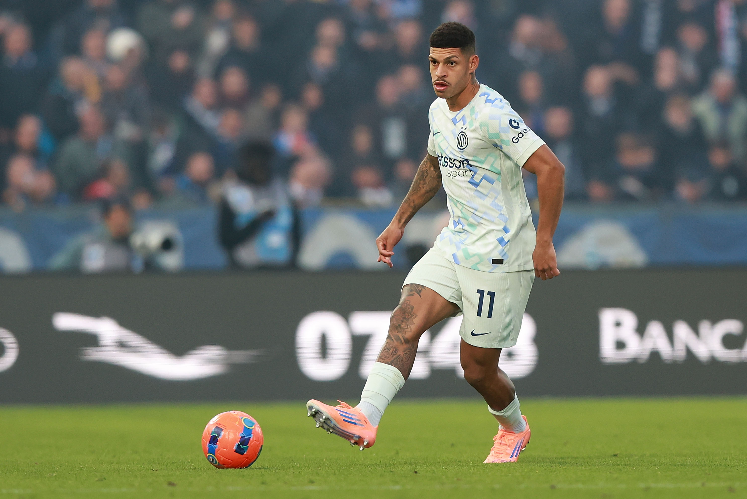 Roma hit snags in pursuit of Mora and Luis Henrique
