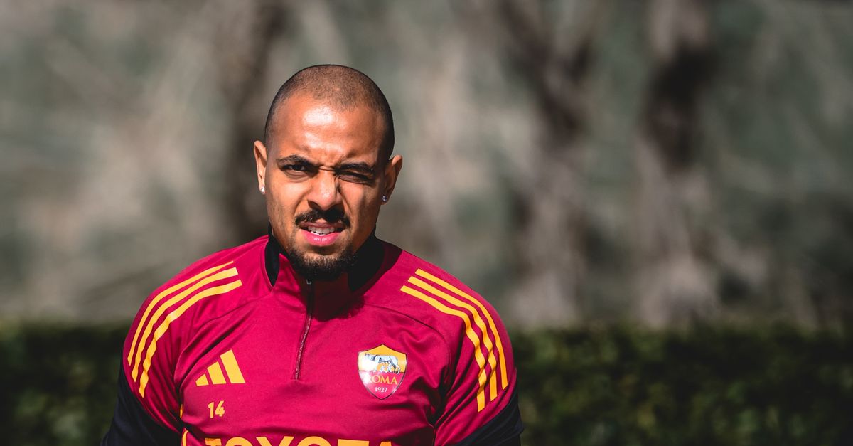 Malen returns to training ahead of Parma clash; Pellegrini and Zaragoza ruled out