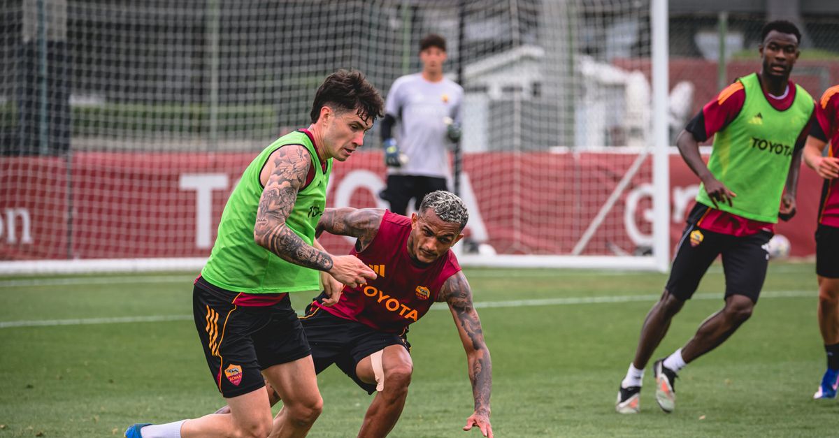 Roma train at Trigoria four days before Parma match