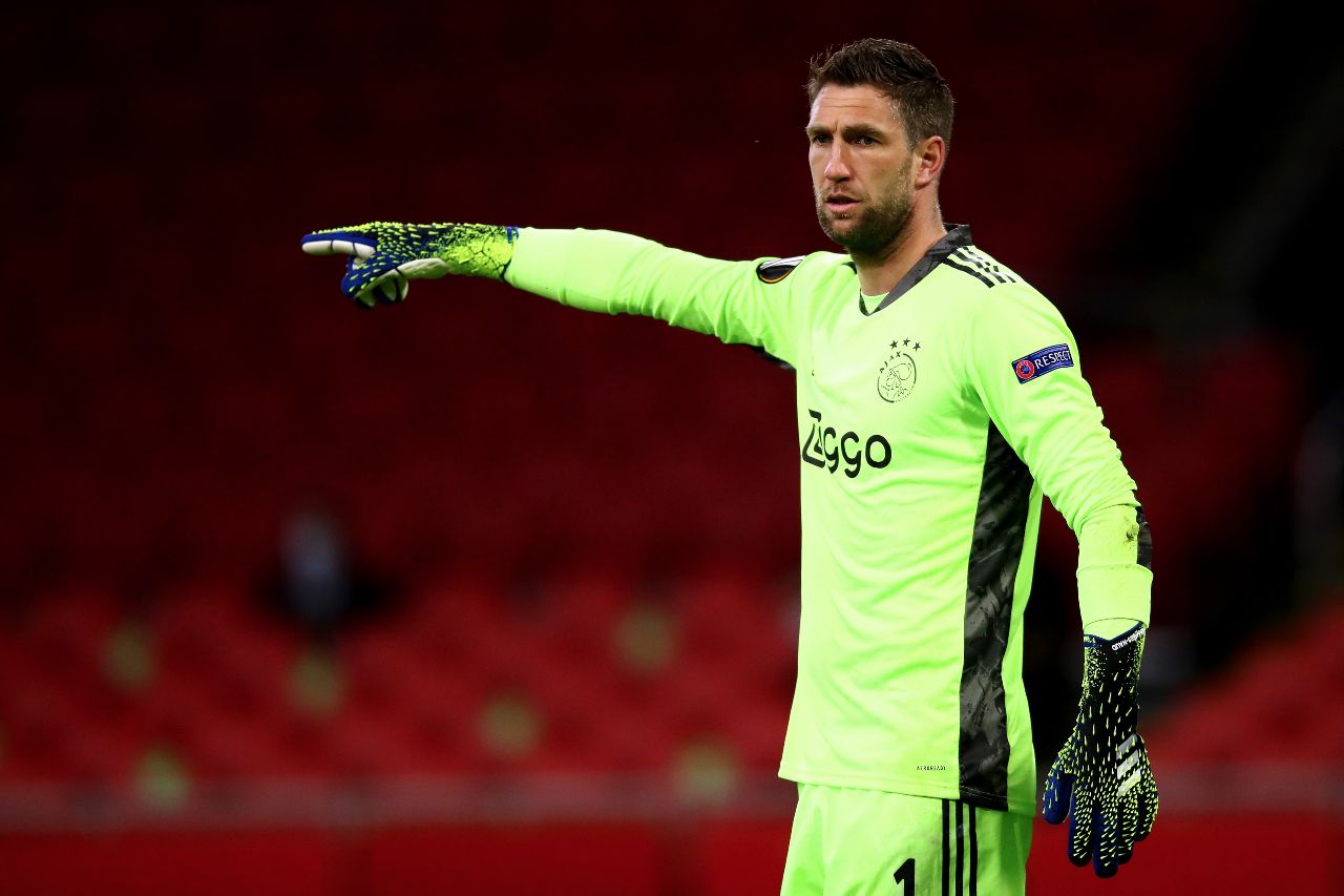 Stekelenburg rates Svilar outside Europe's top five keepers, praises Malen
