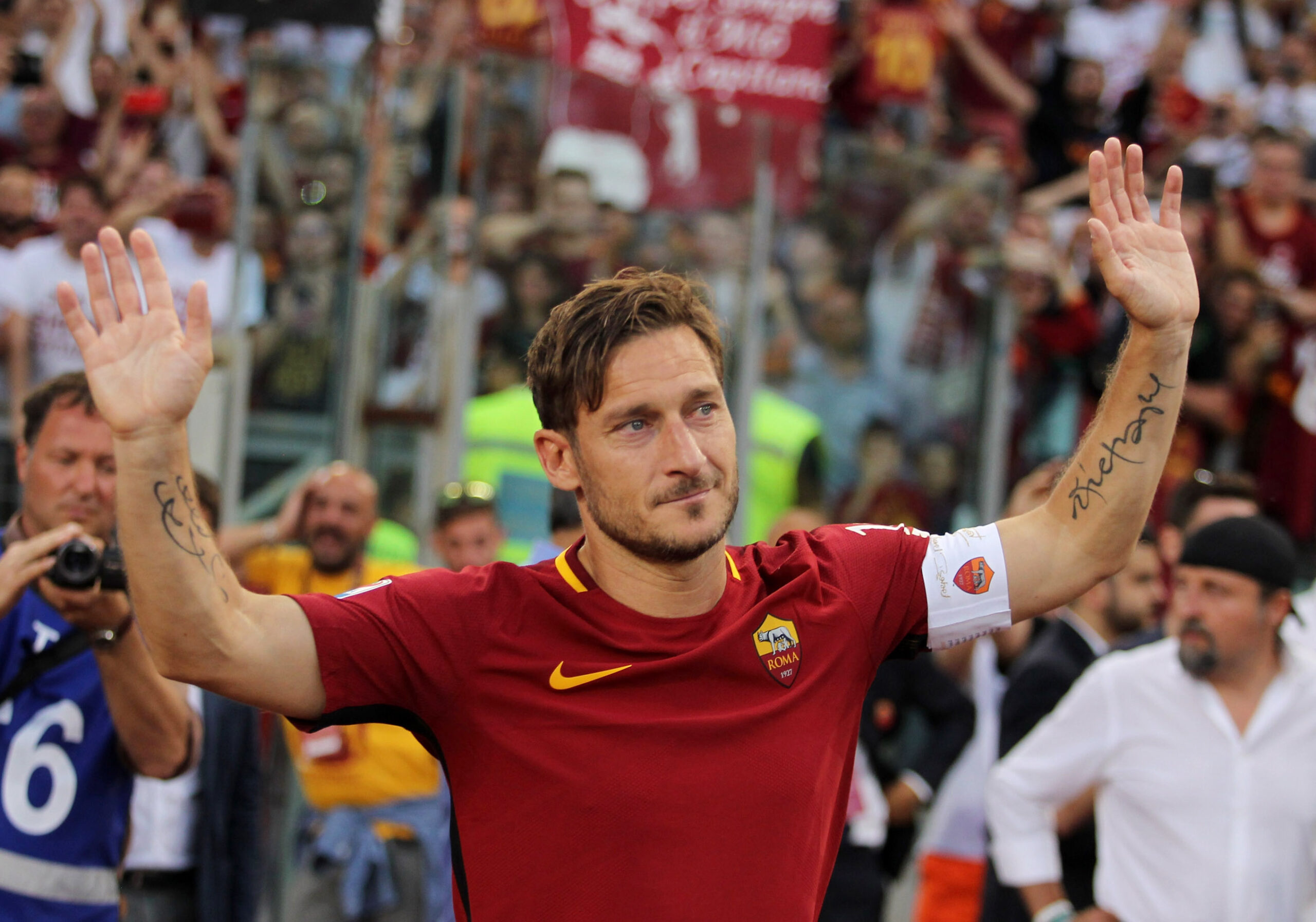 Cardiff prepares Totti tribute ahead of Roma friendly