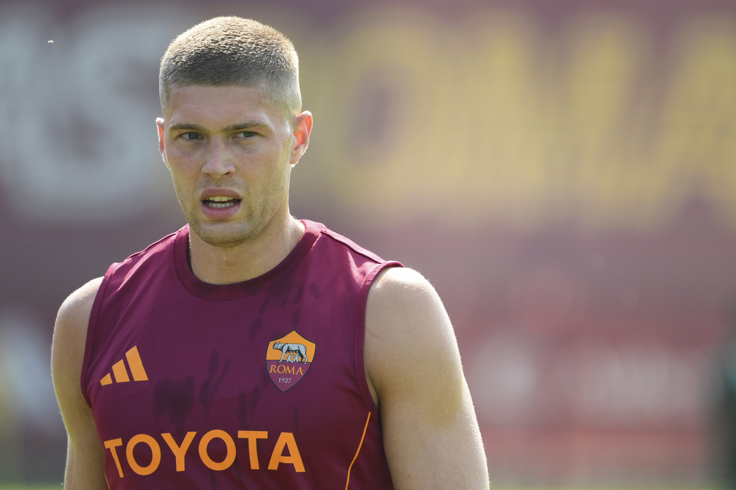 Dovbyk set to leave Roma; Villarreal and Betis circle for Ukraine striker