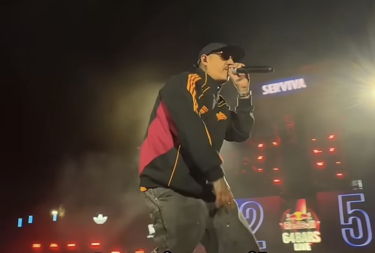 Noyz Narcos displays Montella shirt on stage, thrilling Roma fans