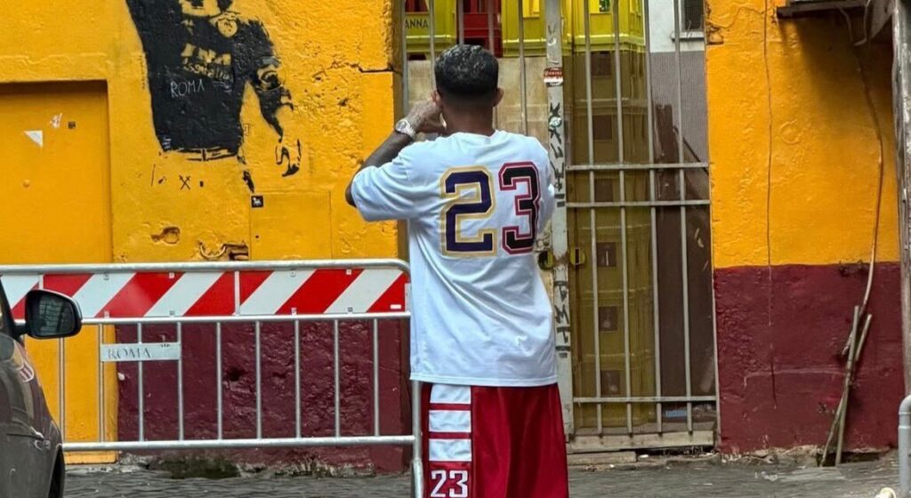 Wesley deepens Roma connection with tribute to Totti mural in Monti
