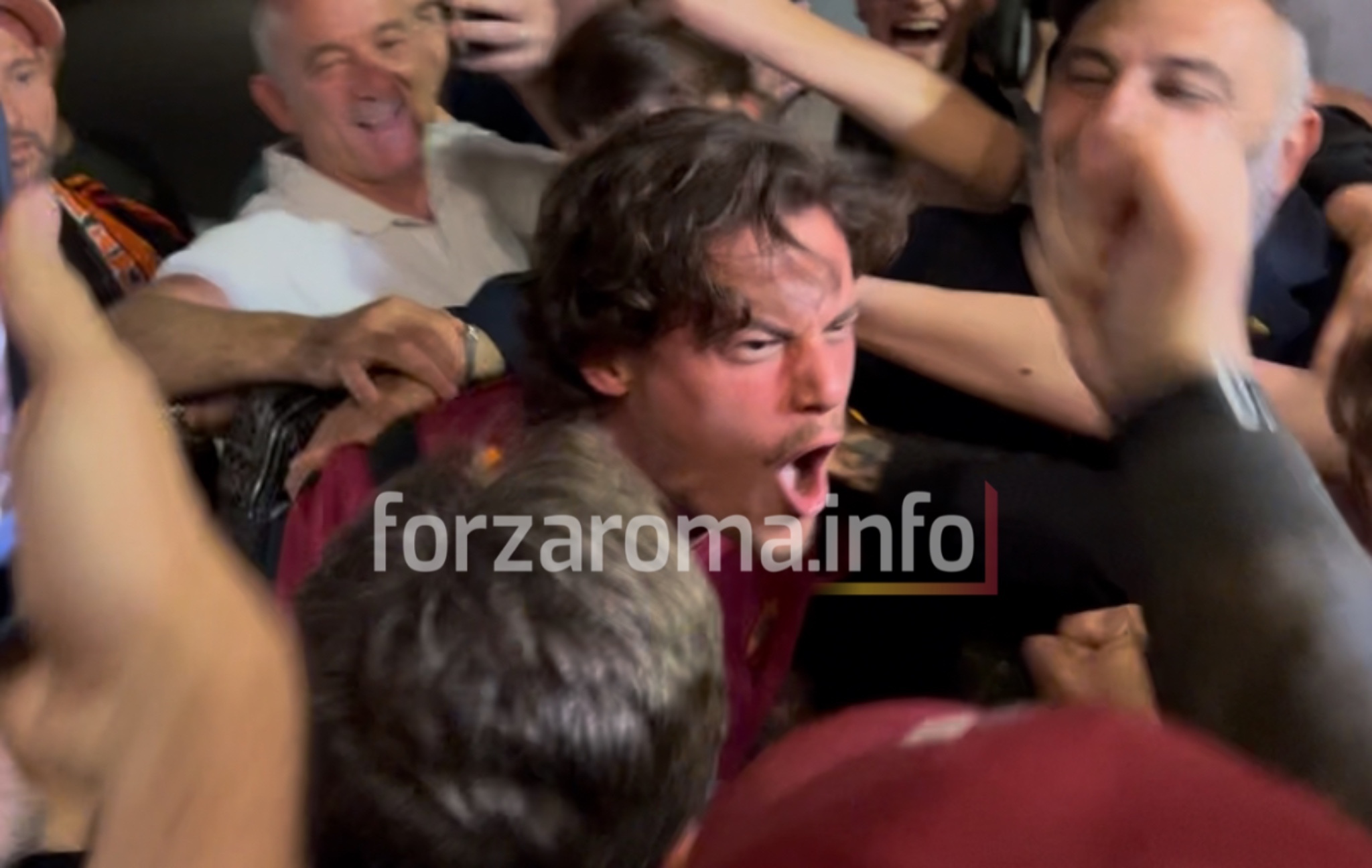 Roma return to Champions League after seven years; over 300 fans greet team at Fiumicino
