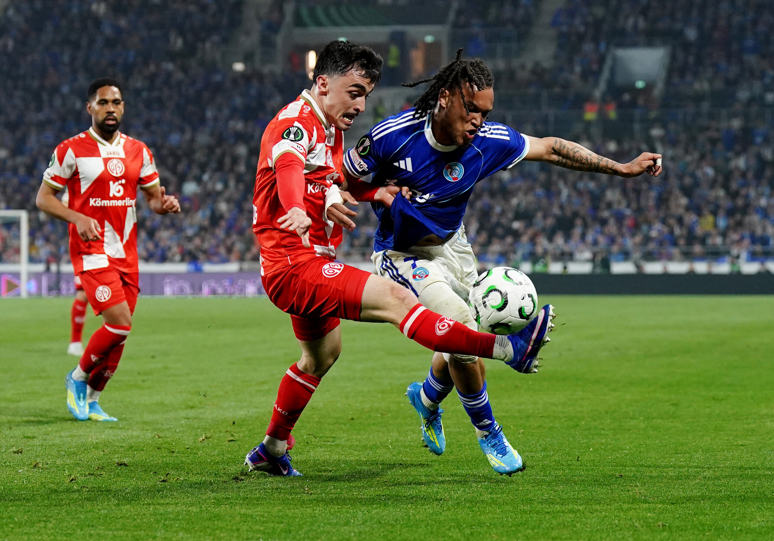 Roma push hard for Moreira with €30m offer; Garnacho loan pursuit continues