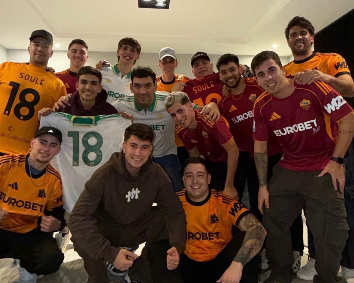 Soulé Sends Roma Message From Argentina With Family Photo