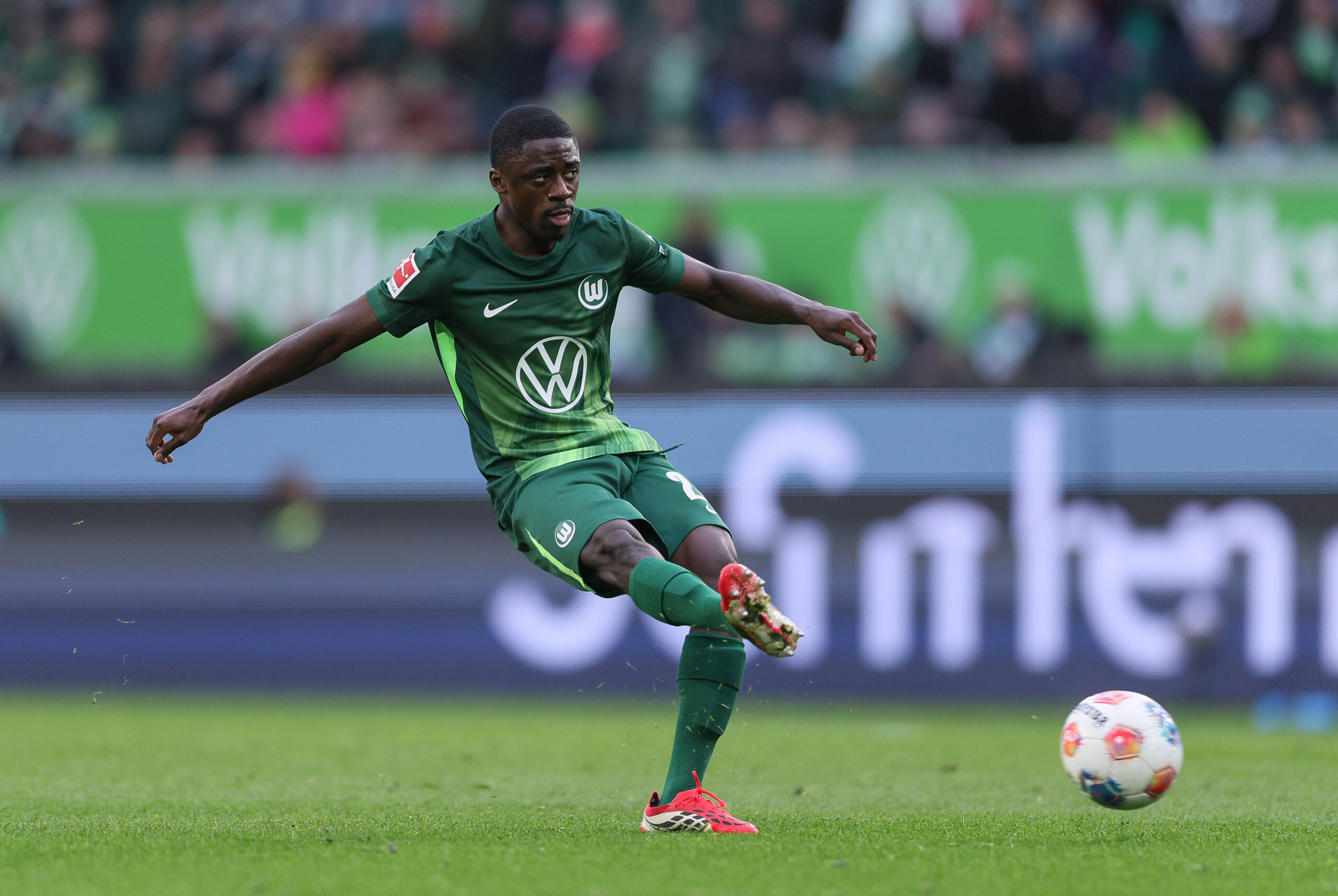 Roma tracking Wolfsburg right-back Kumbedi amid European interest