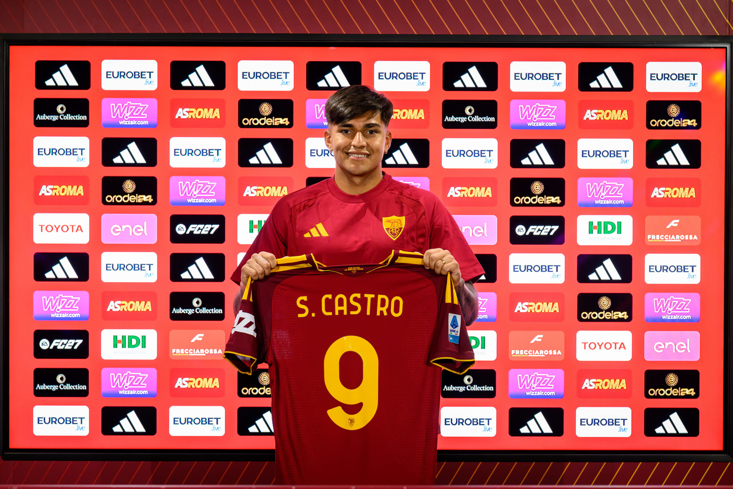 Santiago Castro arrives at Roma with hilarious metro station announcement