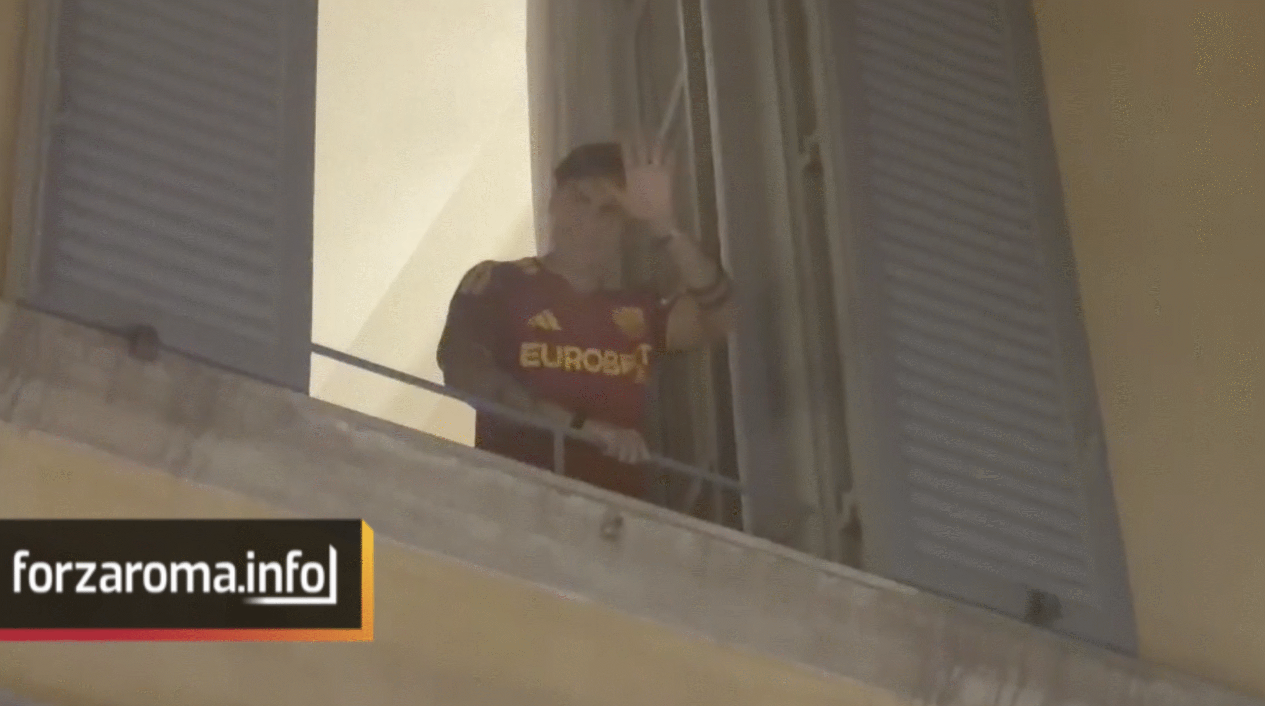 Dybala appears at Roma celebration in new kit as fans erupt