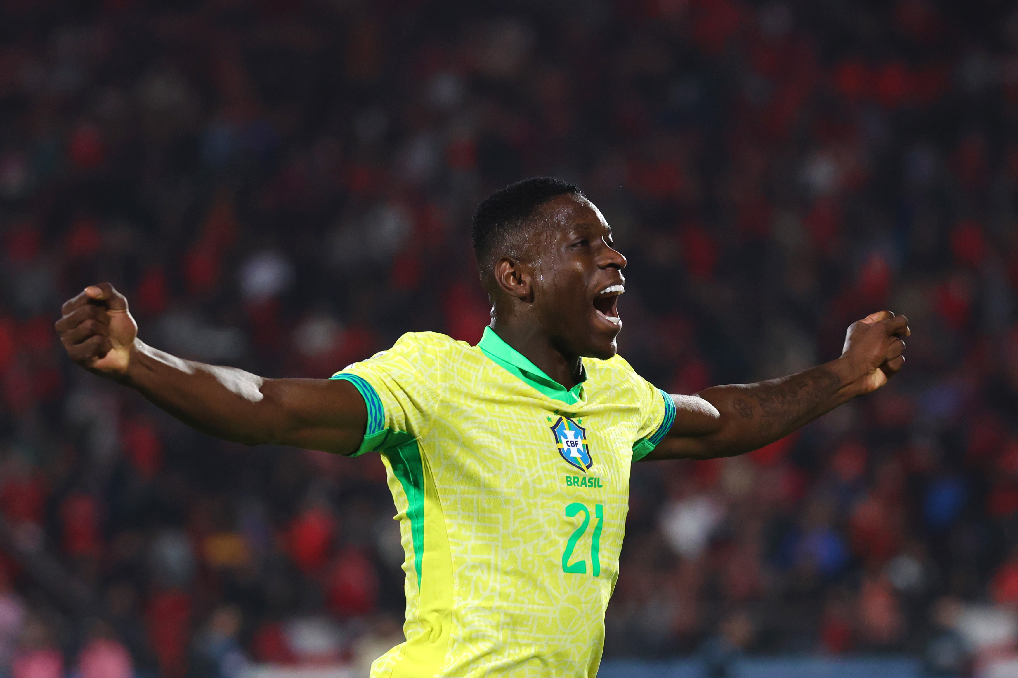 Roma step up push for Luiz Henrique as Gittens and Leweling options fade