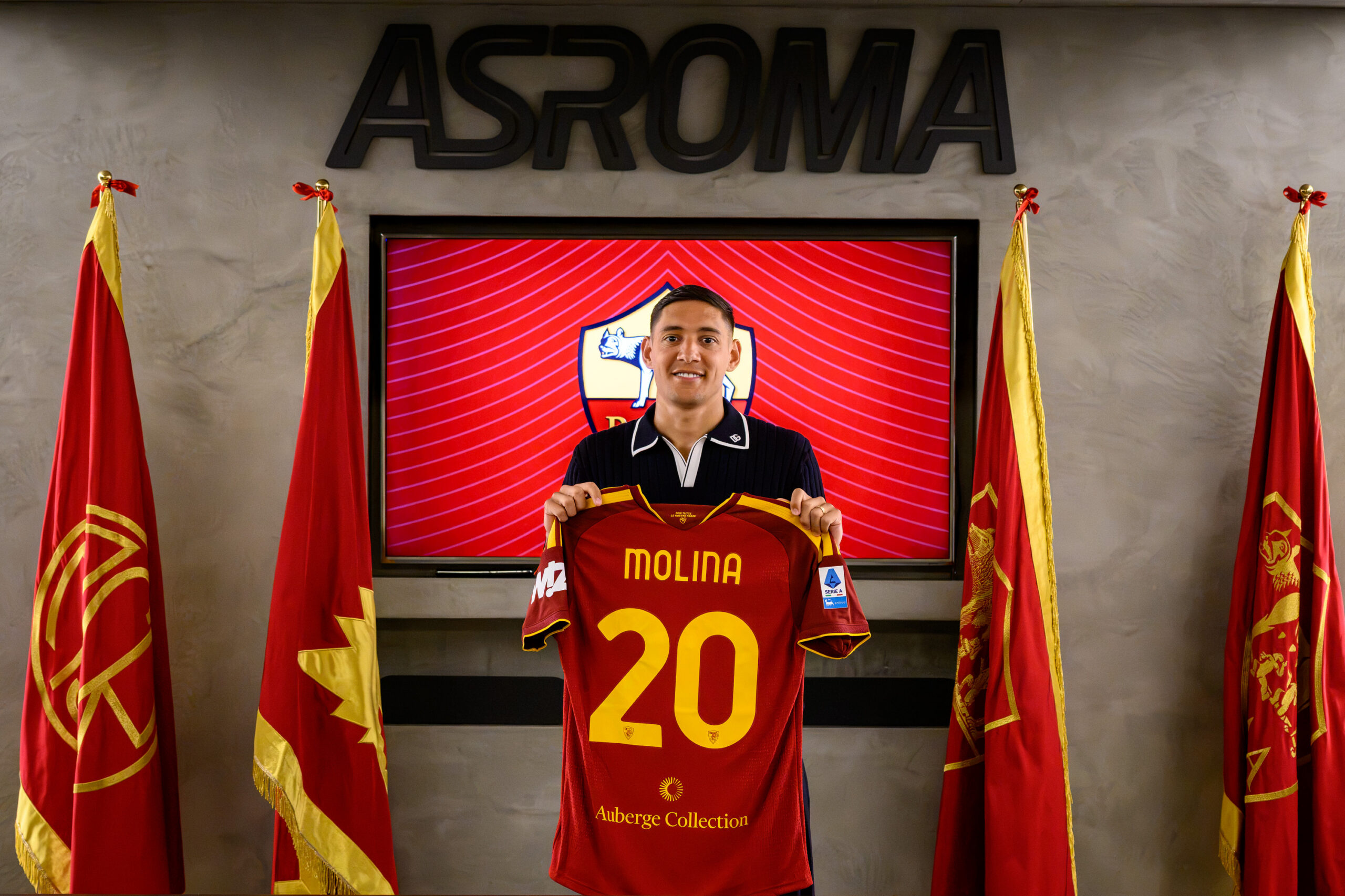Molina completes Roma move, wears number 20 on four-year deal