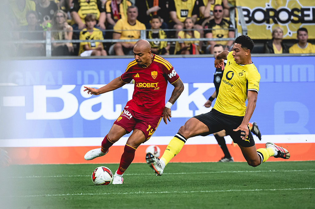Malen emotional on return to Dortmund: 'I missed the stadium'