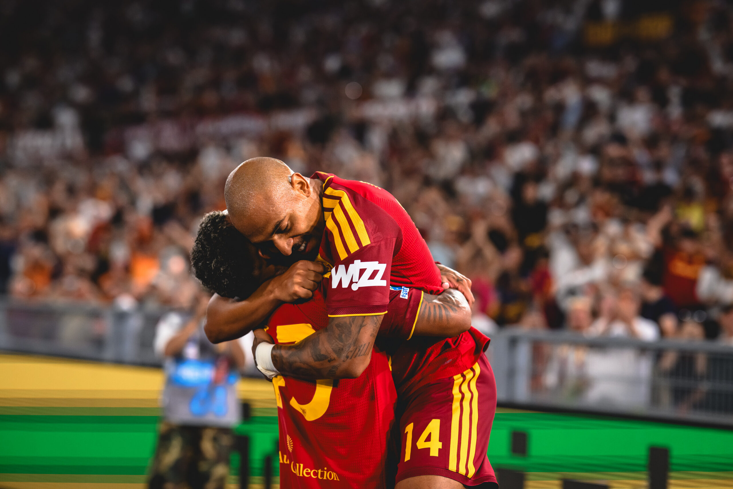 Dybala and Malen shine as dominant Roma rout Fiorentina 4-0