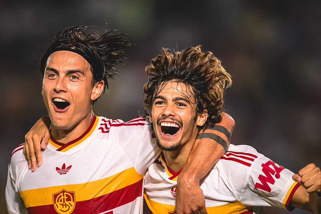 Malen double steals the show as Roma crush Lecce 4-0