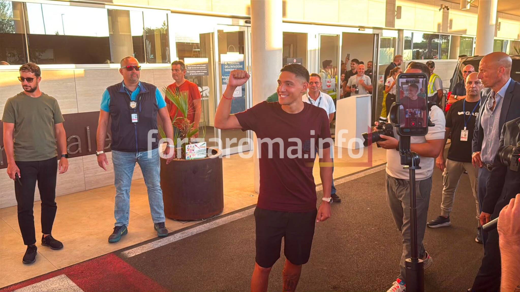 Molina arrives in Rome to warm welcome from supporters at Ciampino