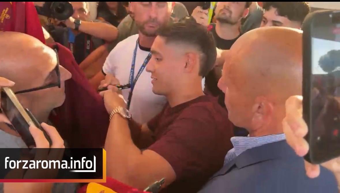 Molina arrives in Rome to greet fans at Ciampino