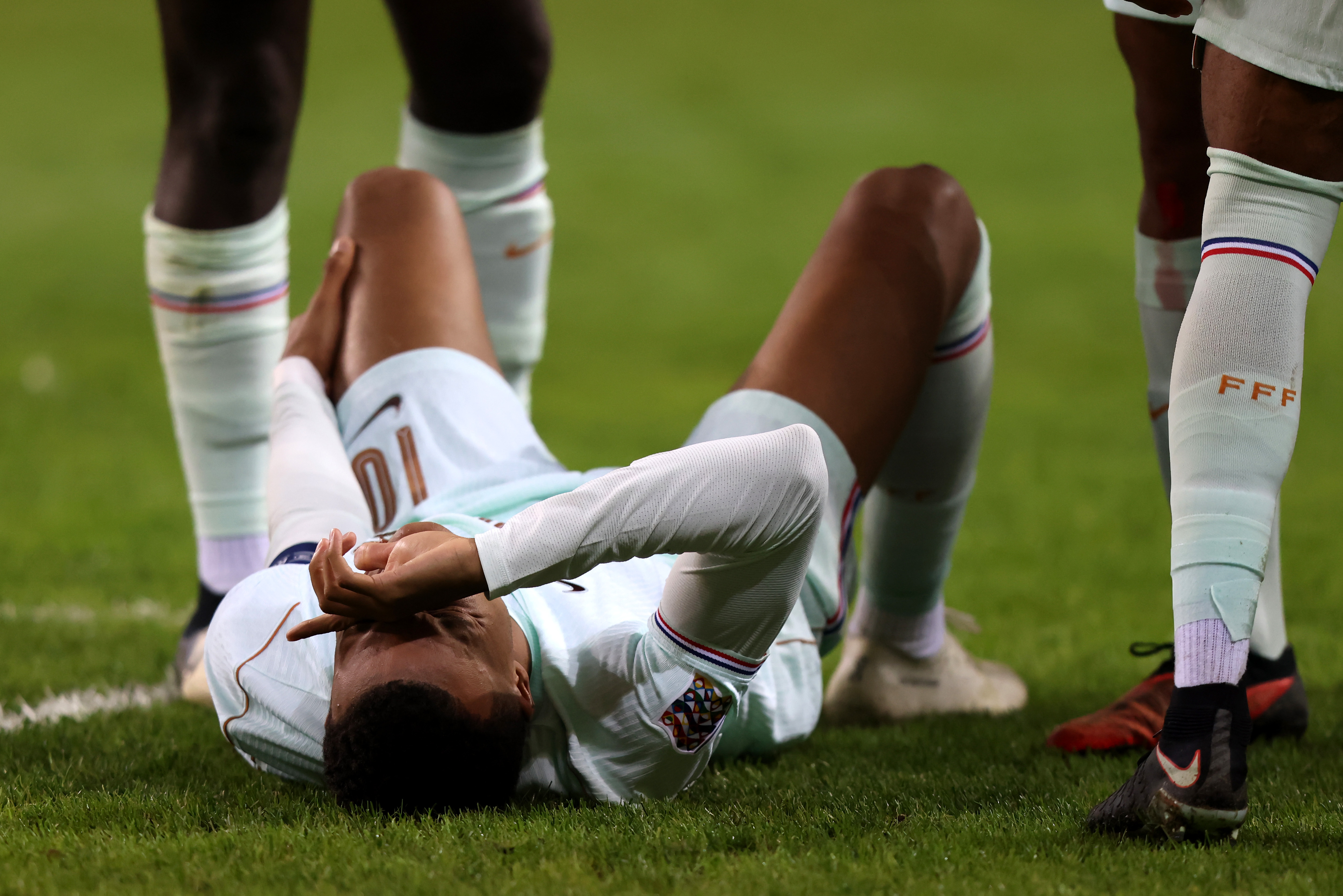 Zidane warns Mbappé has serious injury and must return to Madrid; Mourinho concerned