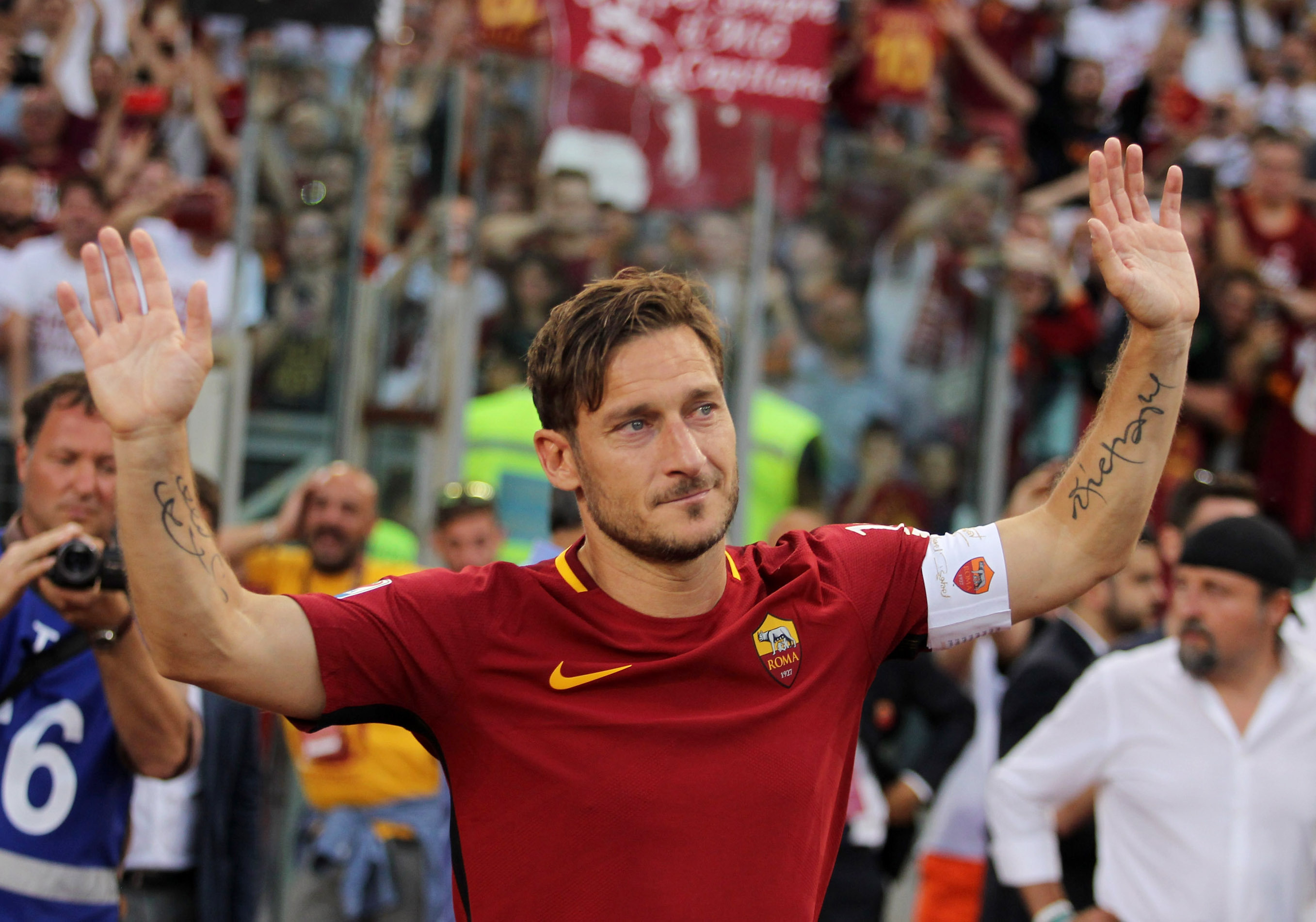 Totti turns 50: from Brescia debut to tearful farewell—five snapshots of a legend