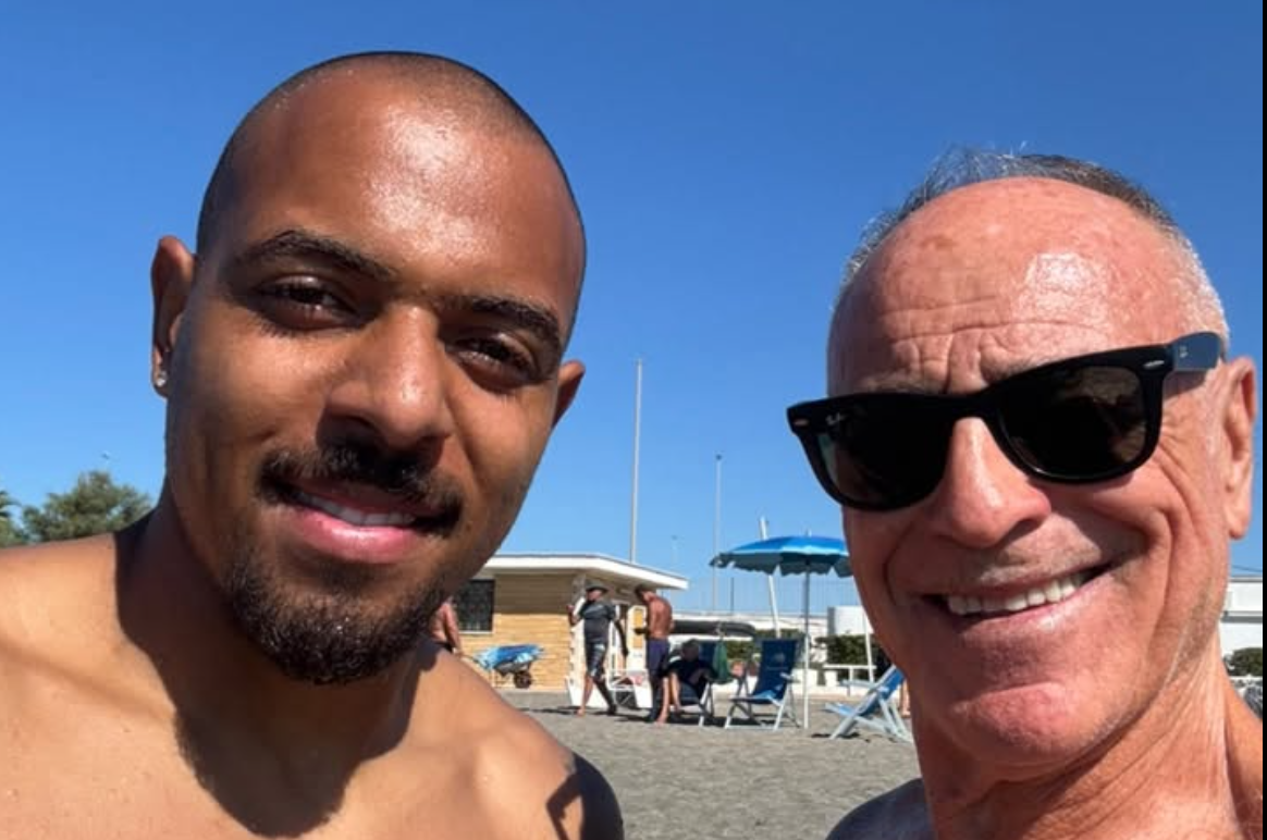 Malen settles into Rome life with beach outing before training