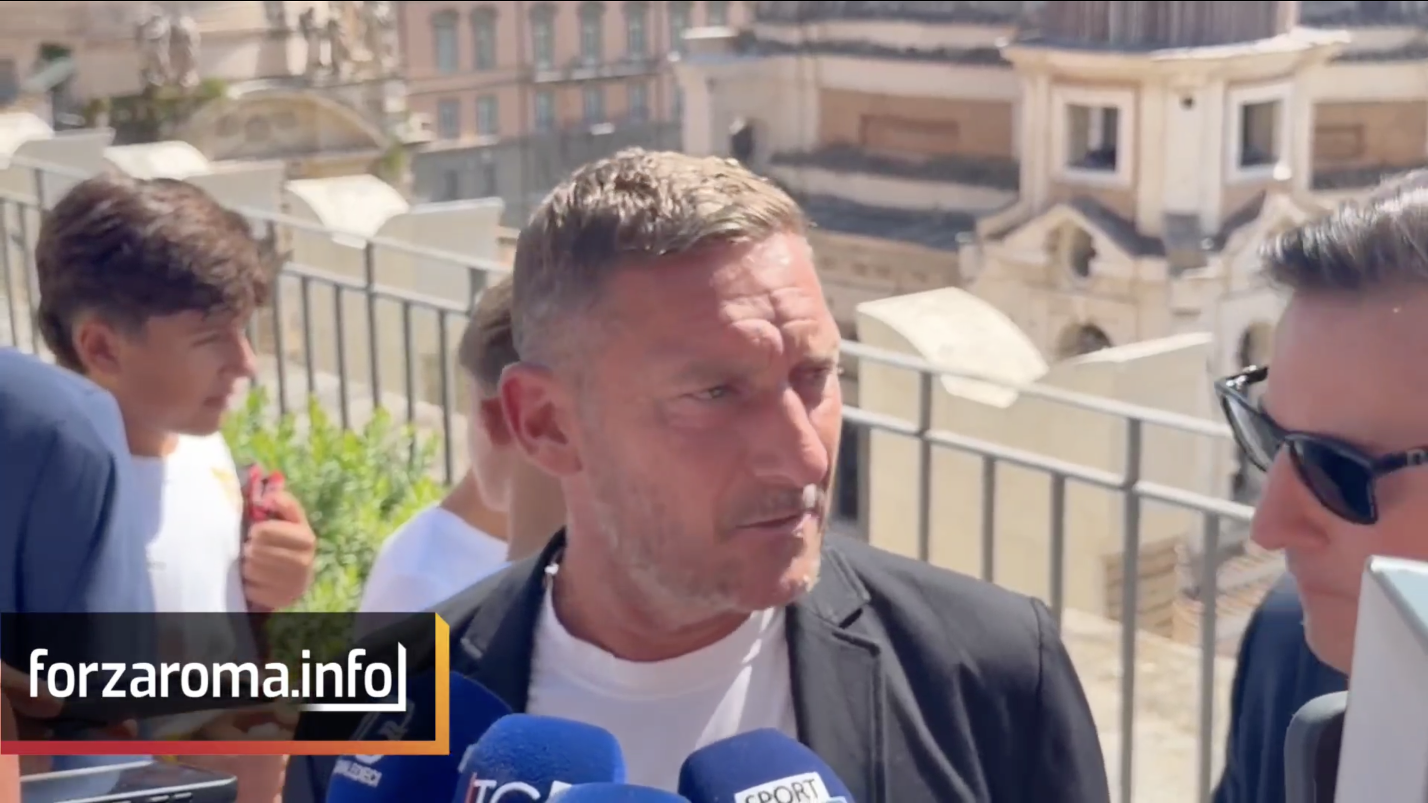 Totti rules out tension with Roma, plans to mark centenary with fans