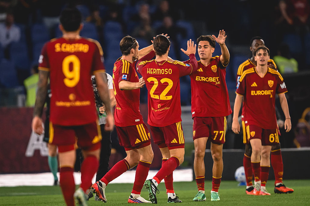 Roma beat Genoa 2-0 as young players shine; Totti open to a return