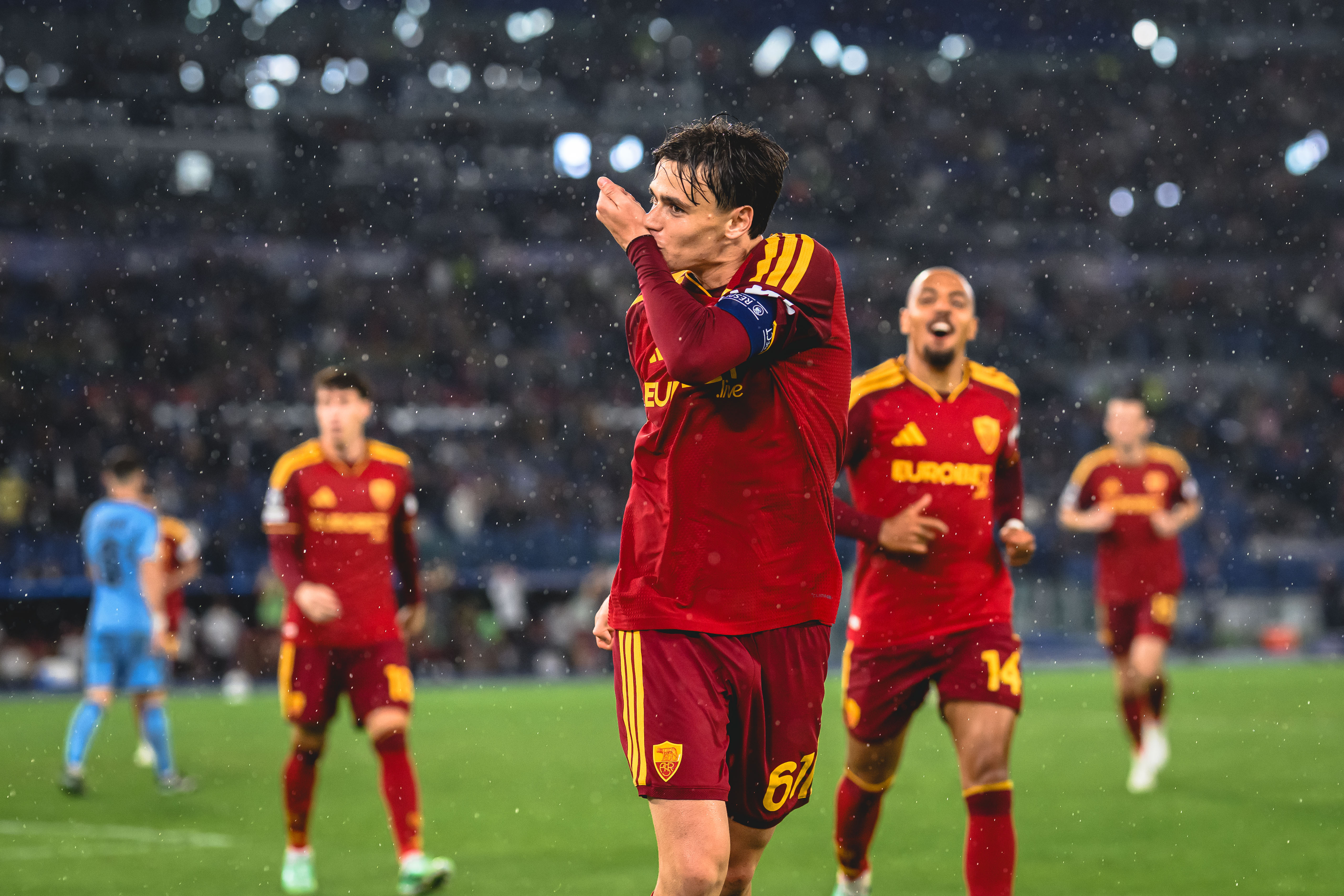 Roma thrash Slovan Bratislava 4-0 at the Olimpico to climb the Champions League table