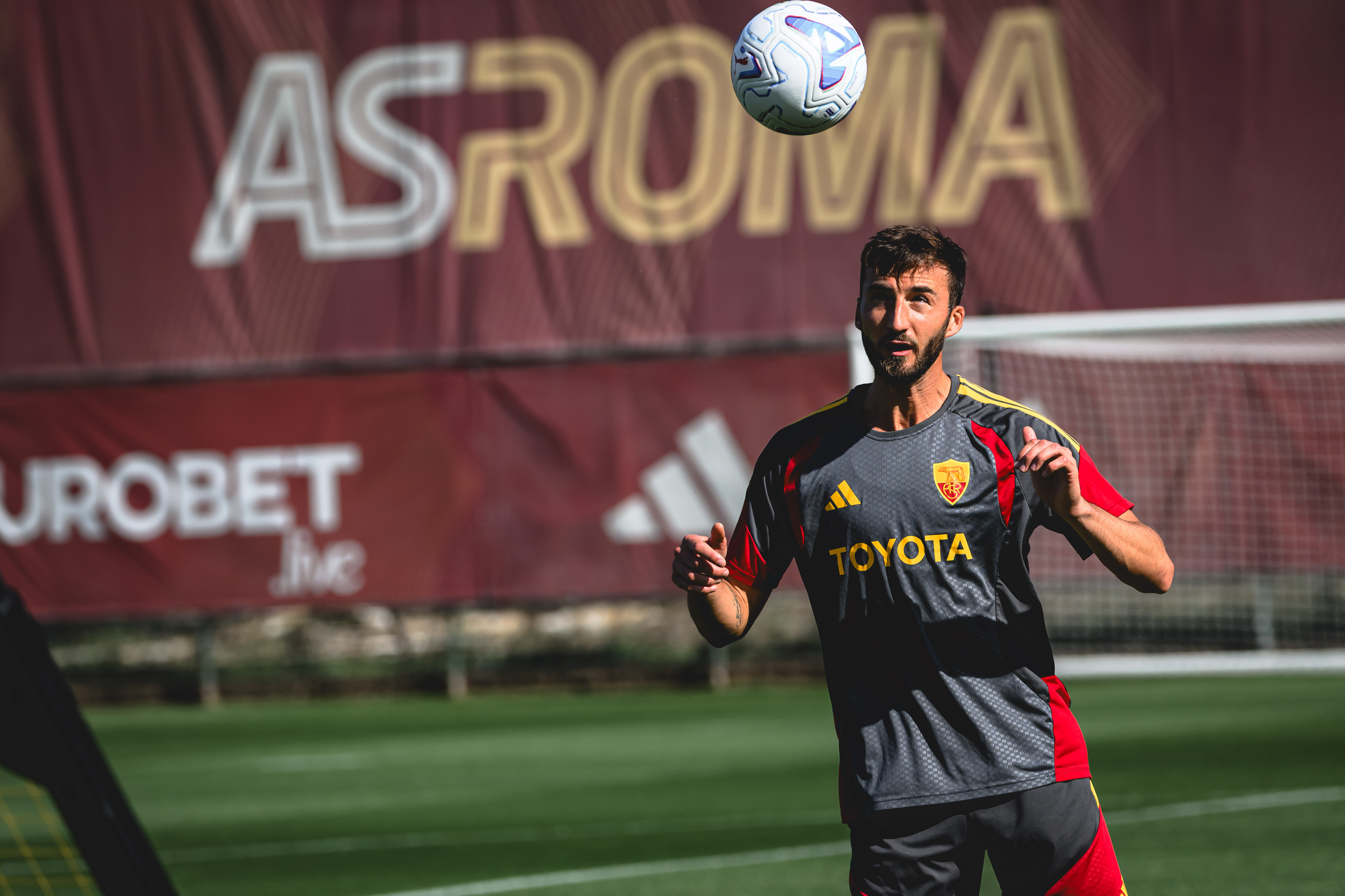 Cristante trains with the group ahead of Napoli clash despite knee strapping