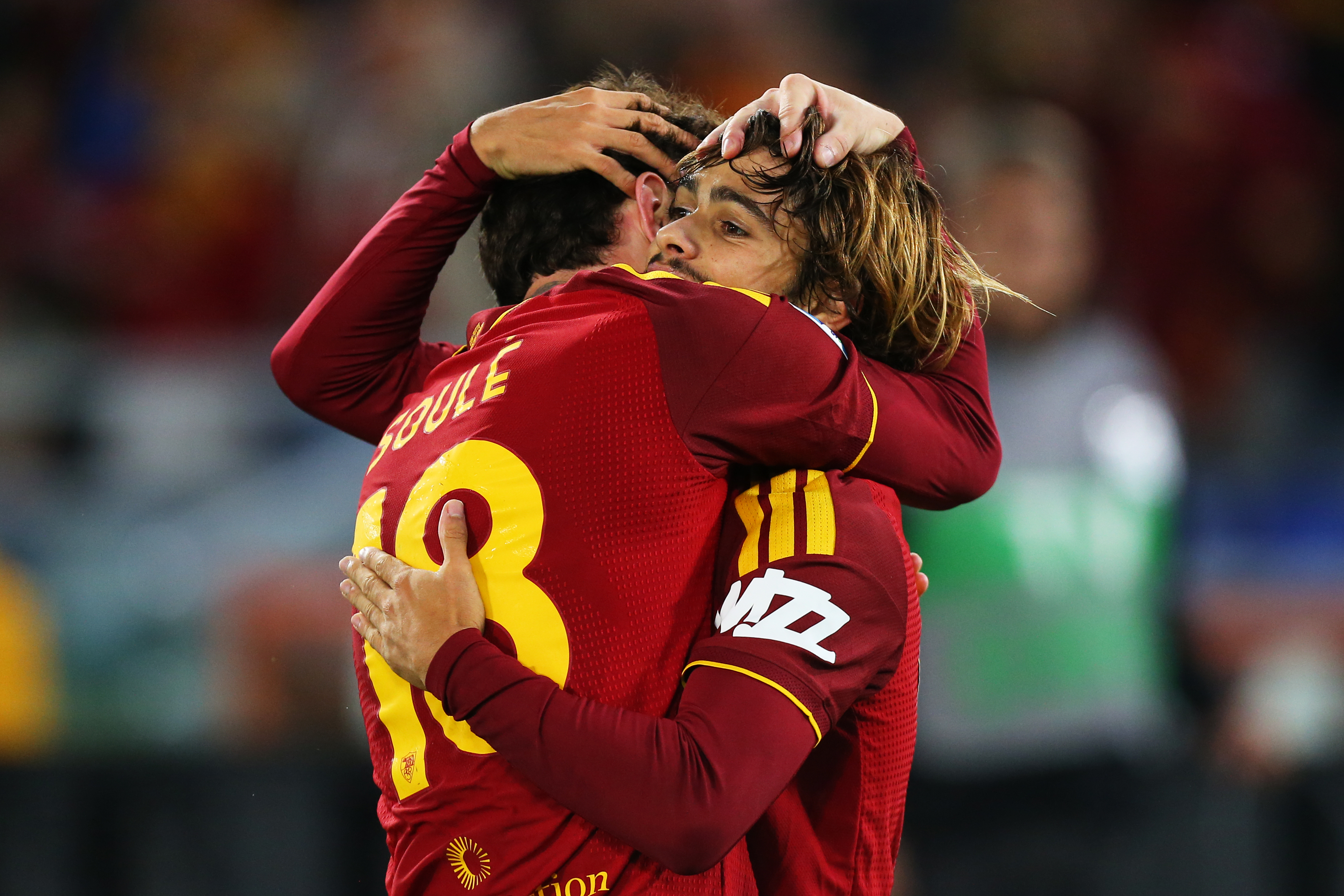 Roma beat Cagliari 4-2 at the Olimpico to stay four points off the top