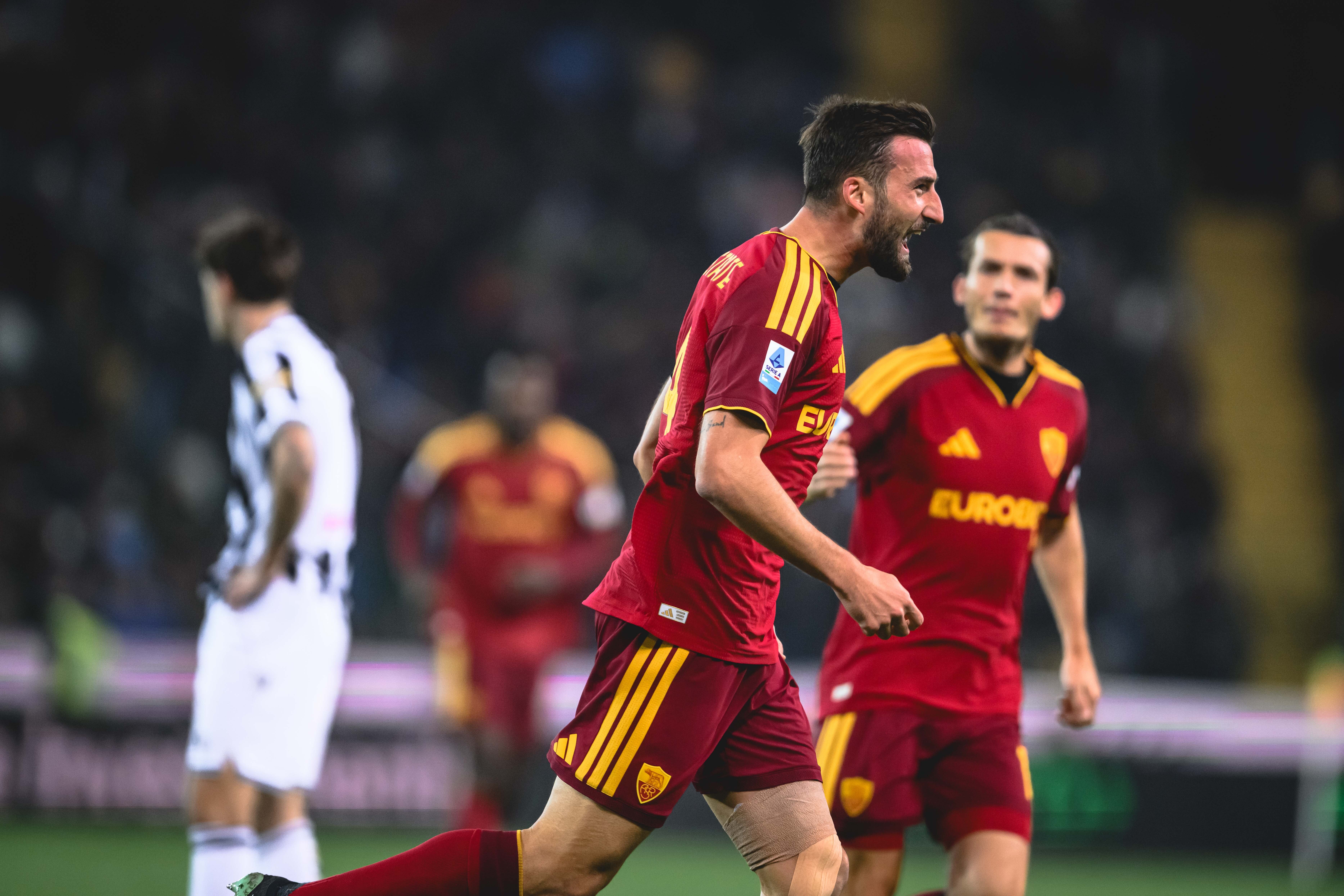 Cristante says Roma must win at Manchester United to keep their Champions League position