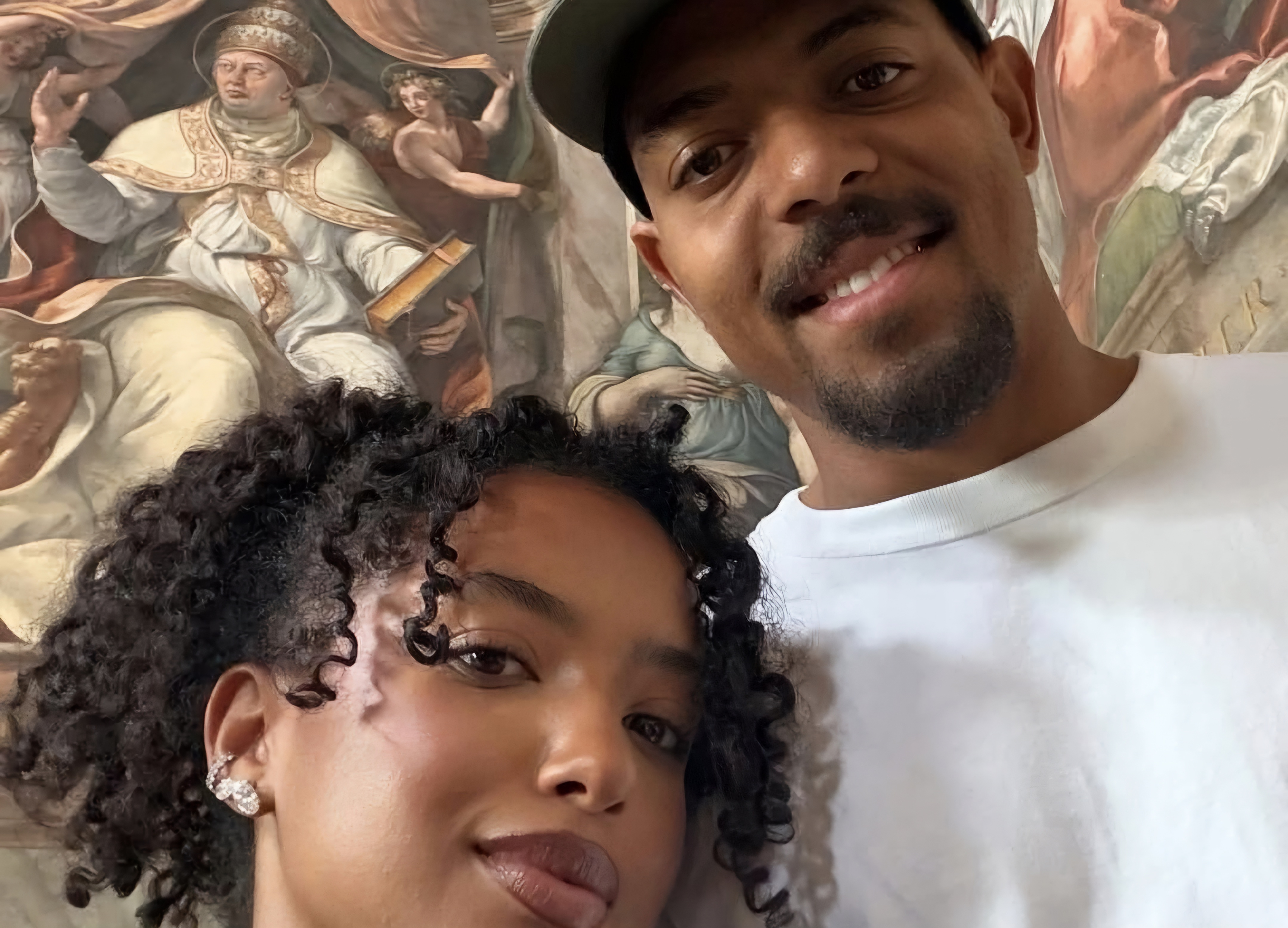 Malen plays tourist: visits Vatican Museums with wife on rest day