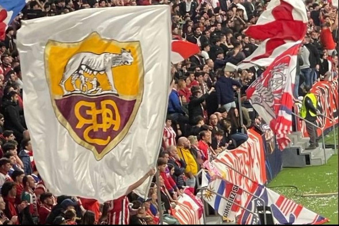 Atlético Madrid ultras unfurl Roma banner at Old Trafford ahead of Real Madrid clash
