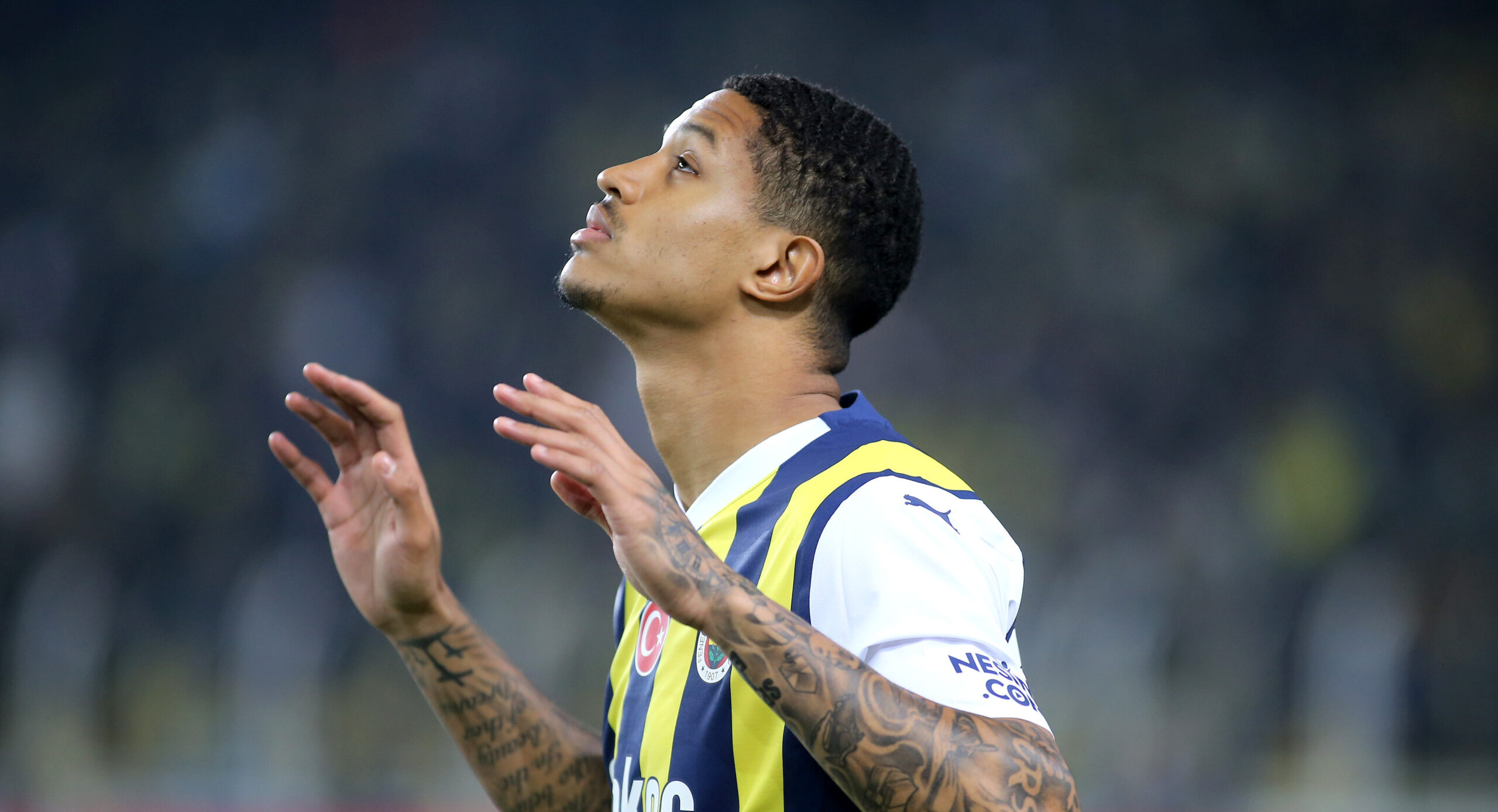 Oosterwolde's medical tests continue as Roma demand further checks on Dutch defender