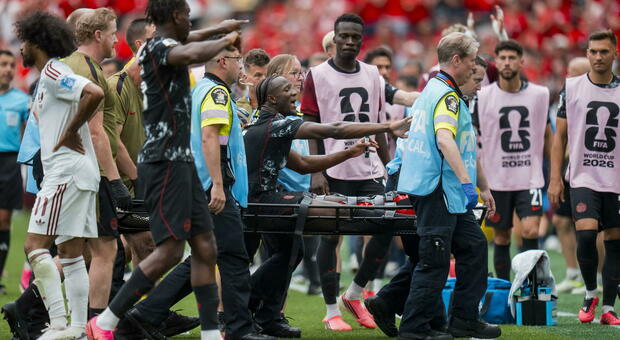 Ismaël Koné suffers broken leg in World Cup clash between Canada and Qatar