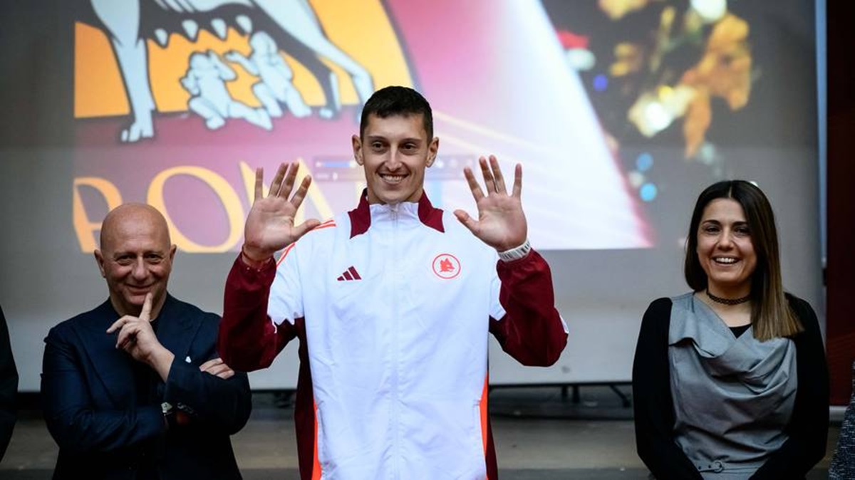 Gollini handed Roma's gloves in the season's most delicate month after Svilar fracture