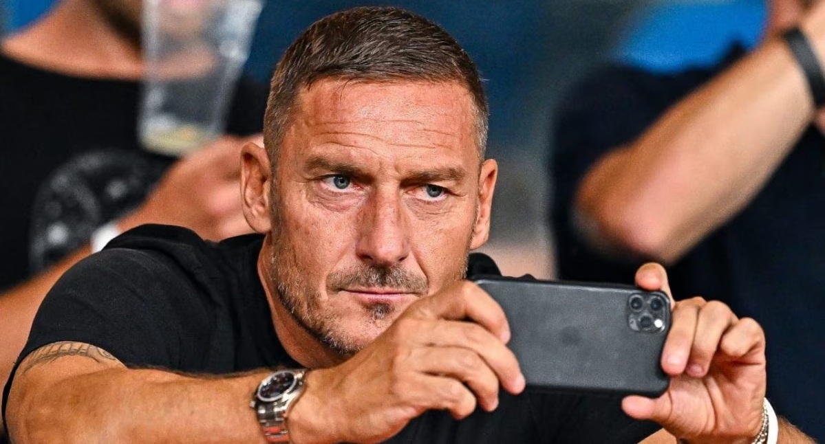 Totti and Roma at odds over commercial rights to the No. 10 shirt