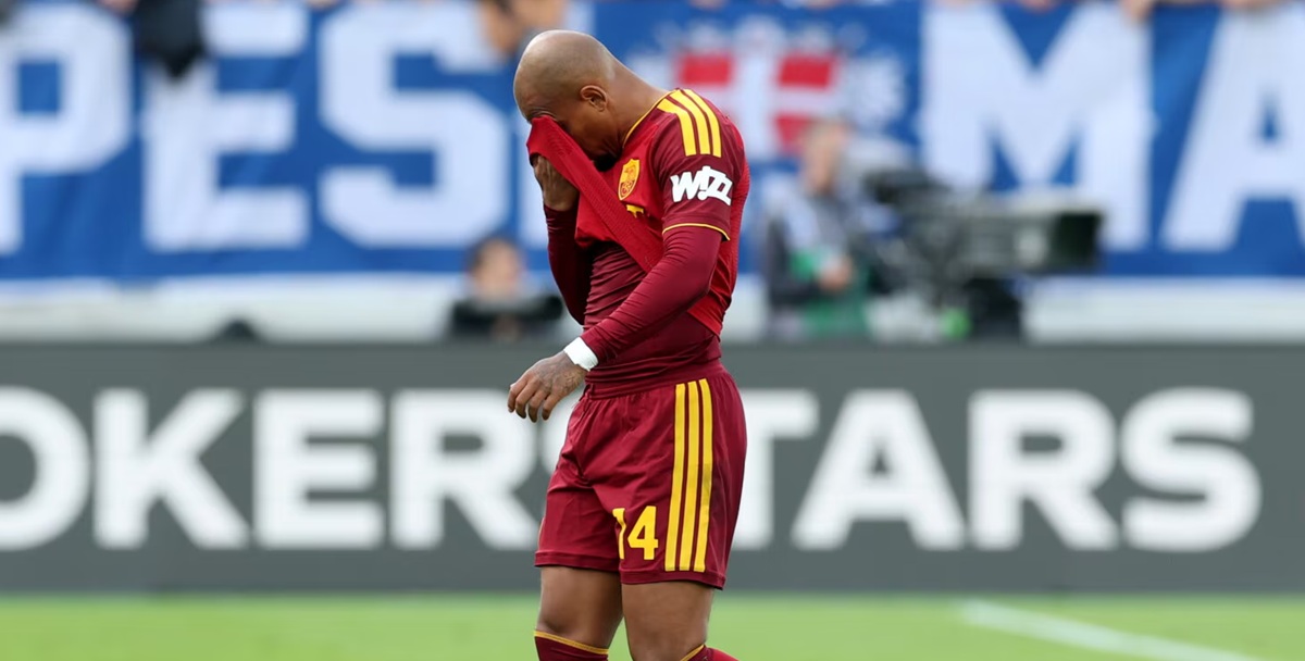 Malen apologises after Como red card