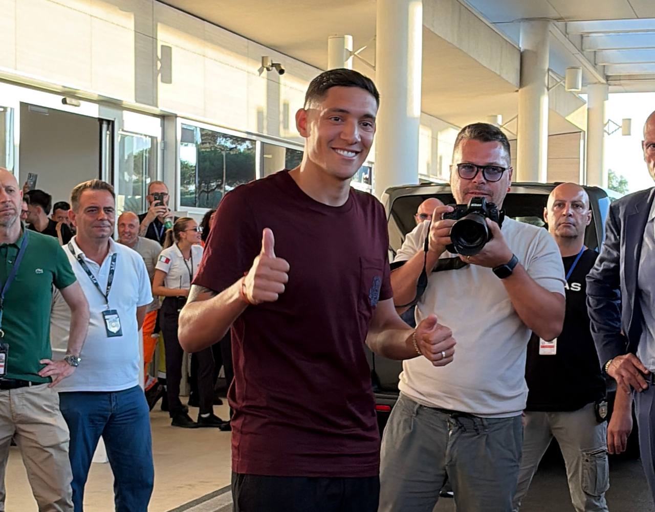 Molina Lands in Rome: Fan Welcome at Ciampino