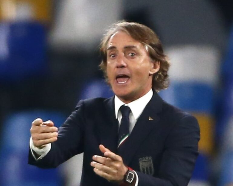 Mancini watches Roma take on Inter at the Olimpico