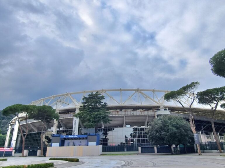 Roma's 4–0 opening-day win over Fiorentina overshadowed by traffic chaos and parking crisis at Olimpico