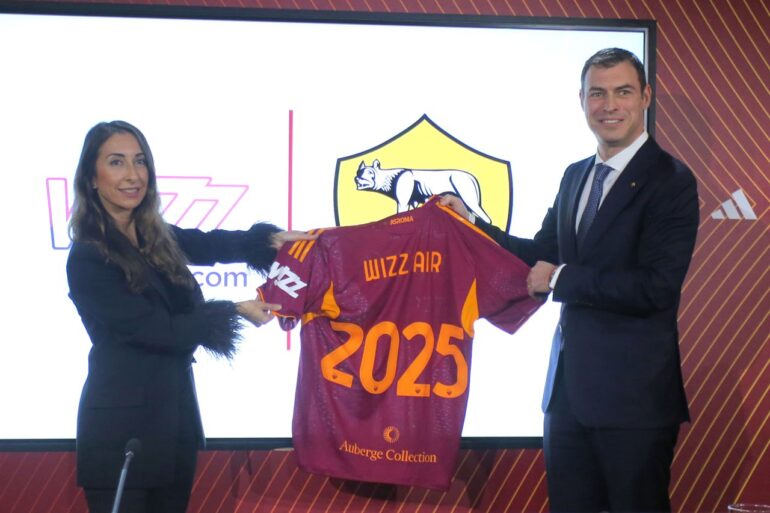 Wizz Air partnership: Roma players become cabin crew for a day