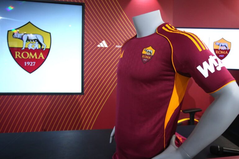 Roma to wear exclusive centenary kit for Frosinone match on 2 January