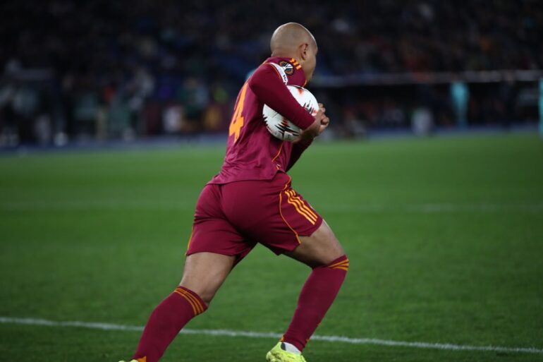 Malen returns to Roma as club intensifies push for Tresoldi