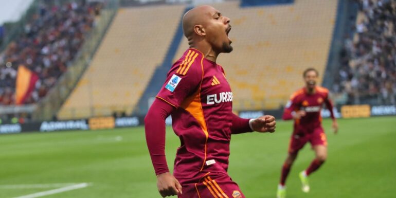 Roma discovers how to win beyond the 90th minute, Malen makes history