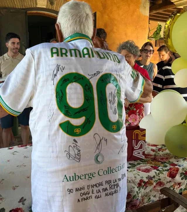 AS Roma surprises longtime fan Armandino on his 90th birthday