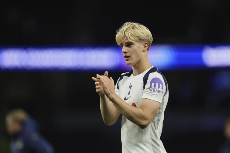 Roma targets Bergvall as Tottenham demands high fee